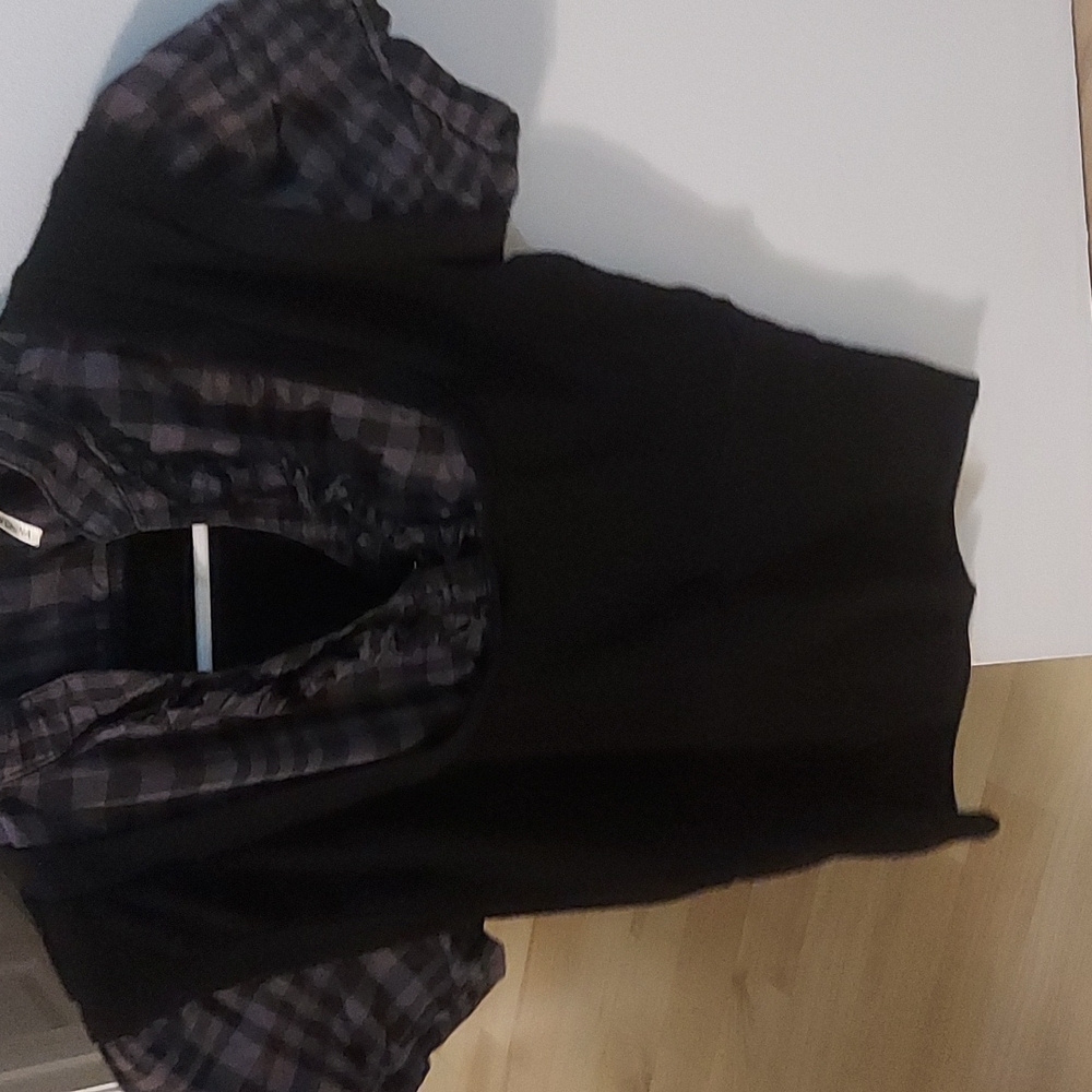 Very stylish black collard button dress shirt. LG but fits smaller